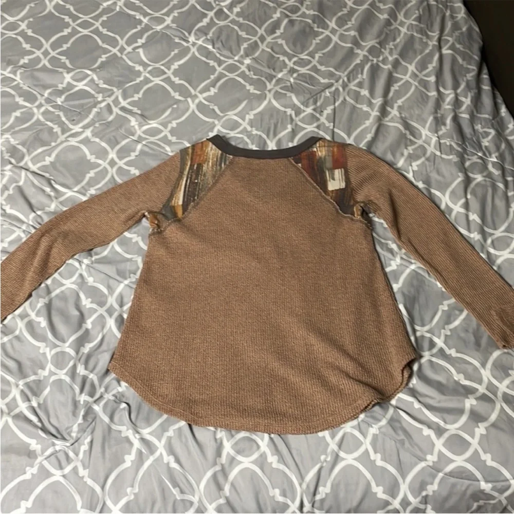 Bucket List size large light brown lightweight soft and stretchy v-neck sweater